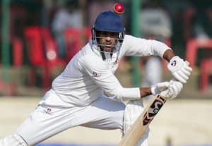 கர்நாடக அணி திணறல் * மயங்க் அகர்வால் சதம்