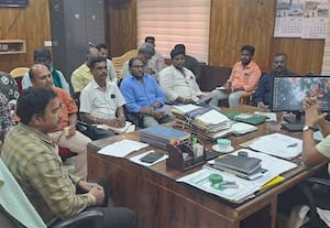  சப் கலெக்டர் தலைமையில் தேர்தல் ஆலோசனை கூட்டம்