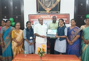  பள்ளி மாணவர்களுக்கு 'லேப் டாப்' வழங்கல்