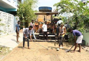 நேதாஜி நகரில் ரூ.30 லட்சத்தில் புதிய தார்சாலை பணி துவக்கம்