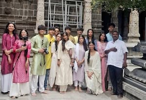  காஞ்சிபுரம் கோவில் கட்டுமானம் குறித்து கேட்டறிந்த புனே மாணவ - மாணவியர்