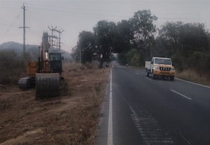  திருத்தணி சாலையை நான்கு வழியாக விரிவாக்கும் பணி மீண்டும் துவக்கம்