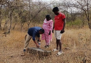  உடுமலையில் சிதிலமடைந்த கற்துாண்கள் பழமையான கோவில் இருந்ததற்கான சான்று