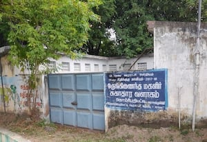  ரோட்டோரம் சறுக்கி விடும் மணல் குவியலால் விபரீதங்கள்