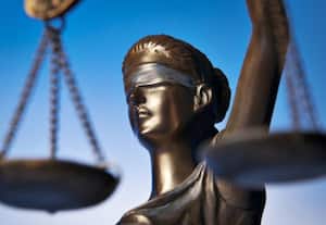 இடம் மாறும் ஐகோர்ட் தலைமை நீதிபதிகளை 2 மாதங்களுக்கு முன்பே மாற்ற முடிவு