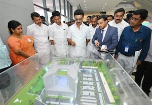 அரைகுறையாய் அறிவுலகம் கட்டுமான பணிகள்; ஆய்வில் அதிகாரிகளை துளைத்தெடுத்த முதல்வர்