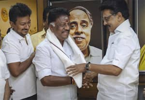  'உதயநிதி வாழ்க, இன்பநிதி வாழ்க என வெட்கமே இல்லாமல் திரிய வாழ்த்துகள்' பன்னீர்செல்வம் மீது அ.தி.மு.க., கடும் தாக்கு