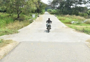  உயர்மட்ட பாலம் அமைக்க பொதுமக்கள் கோரிக்கை