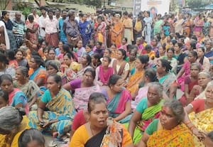  வாலிபர் வெட்டிக்கொலை: உறவினர்கள் போராட்டம்