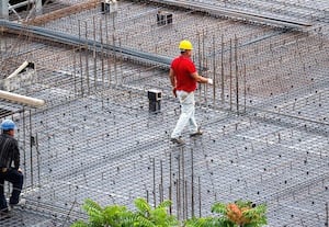  தளம் அமைக்க கம்பிகட்டும் வேலையில் கவனமாக இருக்கனும்!