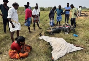  வயலில் இறந்தவர் போலீசார் விசாரணை