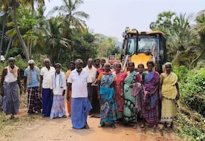  அரைகுறை ரோடு அமைக்க பொதுமக்கள் எதிர்ப்பு