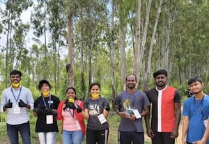  குப்பைகளால் துர்நாற்றம் வீசிய கிராமத்தை மாற்றி அமைத்த பல்கலை மாணவர்கள்