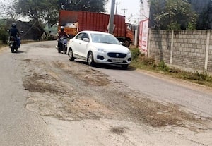  வடமங்கலம் சாலை 'பஞ்சர்' வாகன ஓட்டிகள் கடும் அவதி