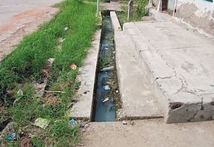  வாறுகால் வசதி, குப்பைத்தொட்டி, கழிப்பறை இல்லை