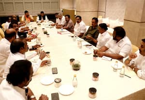 தே.ஜ., கூட்டணி தொகுதி பங்கீடு ஆலோசனை துவக்கம்