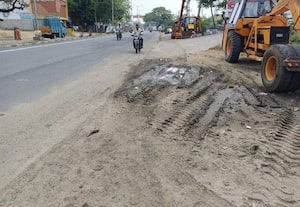  ஆழியாறு ரோட்டில் செயல்படாத சிக்னல்; வாகன ஓட்டுநர்கள் திணறல்