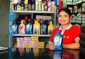  கணவருக்காக ஆட்டோமொபைல் கடை திறந்து சாதித்த பெண்