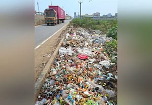  சாலையோரம் கழிவுகள் குவிப்பு ;பஞ்செட்டி ஊராட்சி அலட்சியம்