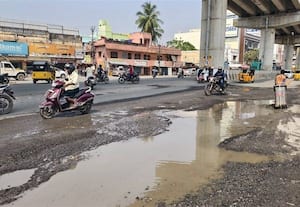  செம்பரம்பாக்கம் பிரதான குழாய் உடைப்பு குடிநீர் வீணாகி பல்லாங்குழியான சாலை
