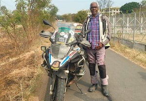  உலக வெப்பமயமாதலை தடுக்க டூவீலரில் விழிப்புணர்வு பயணம்