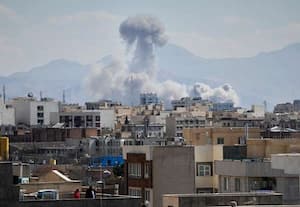 ஈரானில் 3வது நாளாக தொடரும் அமெரிக்கா, இஸ்ரேல் தாக்குதல்;  555 பேர் உயிரிழப்பு