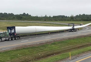  மிக நீளமான காற்றாலை இறக்கைகள்: குஜராத்தில் அதானி நிறுவனம் தயாரிப்பு