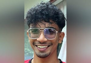  பஸ் டயரில் சிக்கி டூவீலரில் சென்ற இருவர் பலி