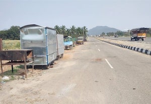  கொல்லப்பட்டி சர்வீஸ் ரோட்டில் ஆக்கிரமிப்பால் மக்கள் அவதி