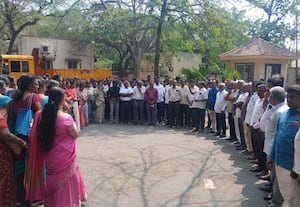  மின் வாரிய அலுவலர்கள் 3வது நாளாக ஆர்ப்பாட்டம்