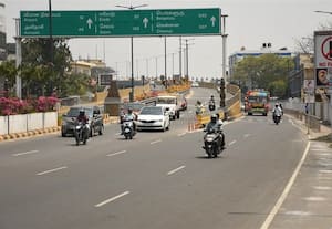  உப்பிலிபாளையம் சந்திப்பில் வேகத்தடை இல்லாததால் ஆபத்து