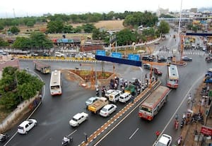 அரசின் அனுமதிக்கு மாறாக கோவிலுக்கு எதிரில் ஈ.வெ.ரா., சிலை: மாநகராட்சி, மாவட்ட நிர்வாகம் பாராமுகம்