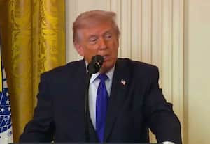 அமெரிக்க தேர்தலை பார்த்து உலகம் சிரிப்பாய் சிரிக்கிறது; சொல்கிறார் அதிபர் டிரம்ப்