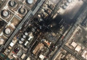   சவுதி எண்ணெய் சுத்திகரிப்பு நிலையத்தில் கடும் சேதம்; உண்மையை உடைத்தது செயற்கைக்கோள் படம்