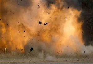  வீட்டின் மூன்றாவது மாடியில் காஸ் சிலிண்டர் வெடி விபத்து