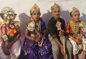  பரமக்குடியில் காமன் பண்டிகை விழா கோலாகலம் ரதி, மன்மதன் வேடத்தில் சிறுவர்கள் உற்சாகம்