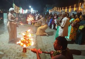  மாரியூர், சாயல்குடியில் மாசி மகம் வருண பூஜை, தீப ஆரத்தி நடந்தது ஏராளமான பக்தர்கள் பங்கேற்பு
