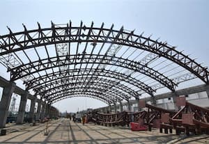  காசிமேடு துறைமுகத்தின் ஏலக்கூடத்தில் கூரை பணி விறுவிறு