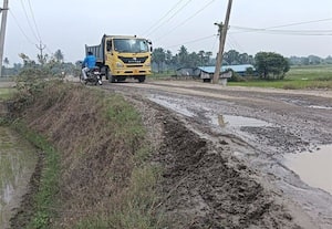  லிங்காபுரம் சாலையோரம் ஆபத்தான பள்ளம் தடுப்பு ஏற்படுத்த வாகன ஓட்டிகள் வேண்டுகோள்