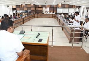  விதி மீறல் கட்டடங்களை கண்டுகொள்ளாத அதிகாரிகள்!: ரோடுகளில் அதிகரிக்கும் போக்குவரத்து நெரிசல்