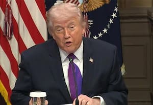 ஈரானுக்கு எதிரான போரில் சிறப்பாக செயல்படுகிறோம்; தனக்குத்தானே பாராட்டிக் கொள்கிறார் டிரம்ப்