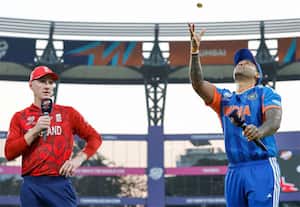 டி20 உலக கோப்பை கிரிக்கெட்அரையிறுதி: இந்தியா பேட்டிங்