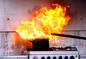  தீ பற்றியதில் எலக்ட்ரிக் பஸ் எரிந்து நாசம்