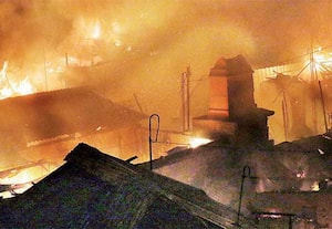  ரிதாலா தீ விபத்தில் 100 குடிசைகள் சாம்பல்