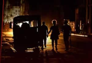  கியூபா எரிபொருள் தட்டுப்பாட்டால் நாடு முழுதும் மின் தடை