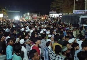 பீதர் மாவட்டம் பசவகல்யாண் போலீஸ் நிலையம் மீது... ﻿ கல்வீச்சு!   :மதரசா பள்ளி ஆசிரியர்கள் மீதான தாக்குதலுக்கு கண்டனம்  முஸ்லிம்கள் 20 பேர் கைது; 144 தடை உத்தரவு அமல்