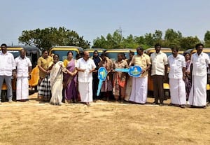  300 பெண்களுக்கு ஆட்டோ வழங்கல்