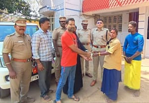 குப்பையில் கிடந்த 15 பவுன் உரியவரிடம் ஒப்படைப்பு: துாய்மை பணியாளருக்கு பாராட்டு