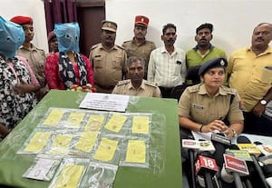  நகை பறித்த இரு பெண்கள் ஒரு மணி நேரத்தில் கைது புதுச்சேரி போலீசாருக்கு பாராட்டு