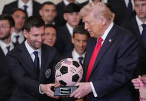 பீலேவைவிட சிறந்த வீரர் மெஸ்ஸி * அதிபர் டிரம்ப் பாராட்டு